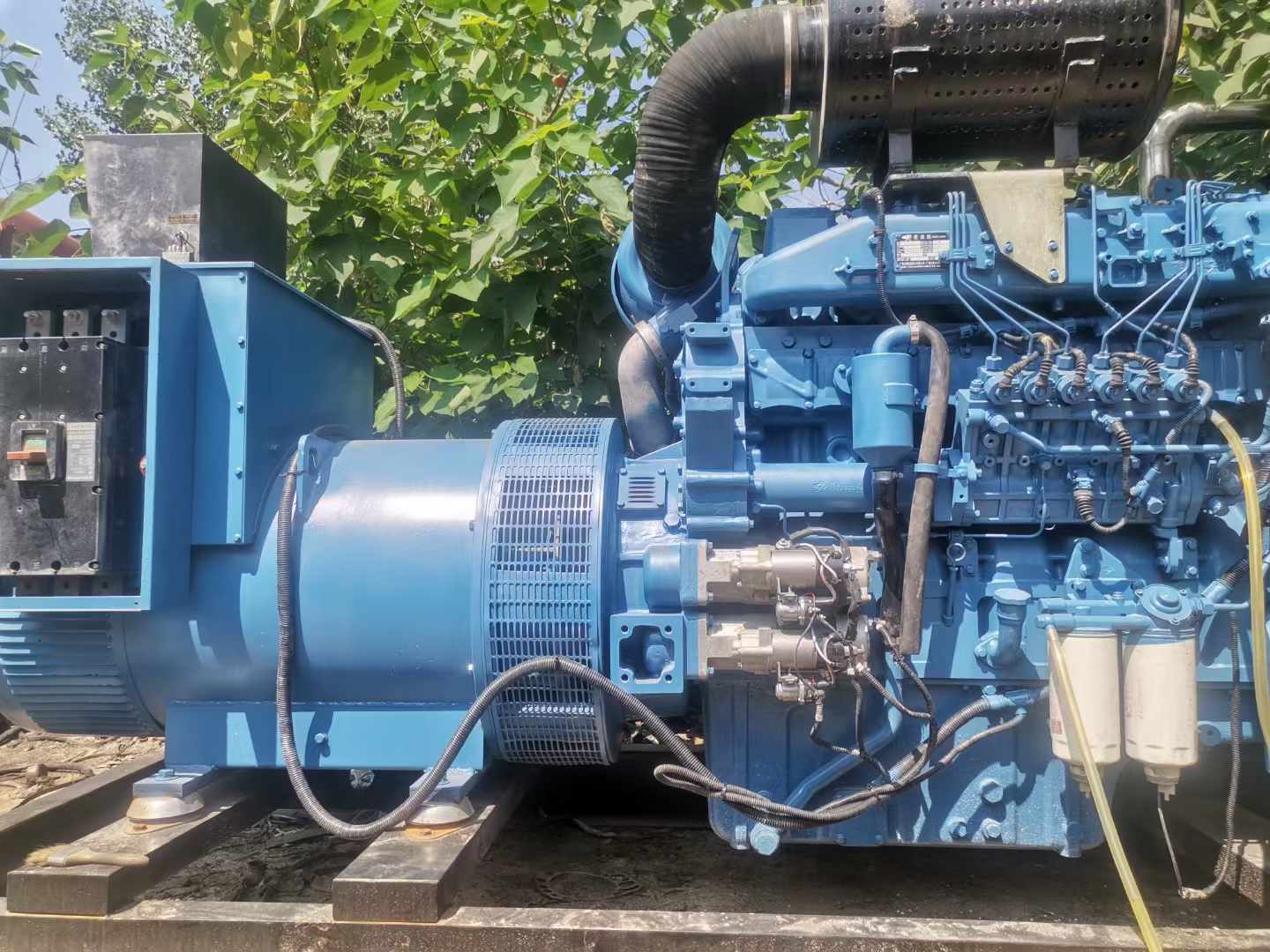 山南详细说明降低 800kW 柴油发电机输出电流波动的方法