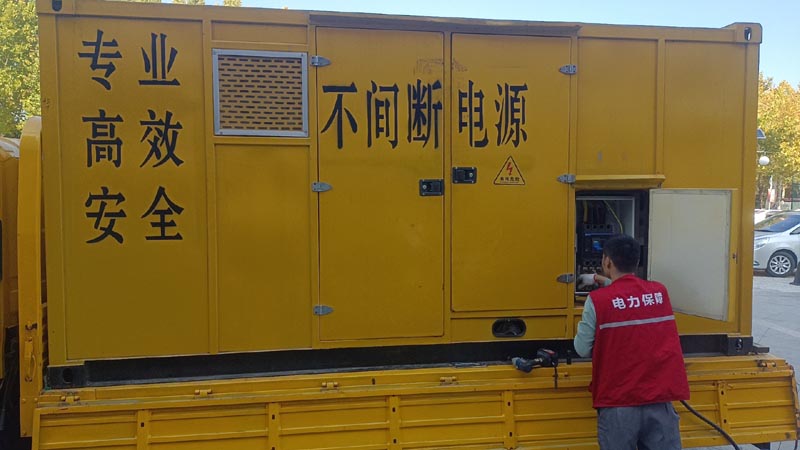 山南柴油发电机组和UPS电源配合使用时，如何避免切换过程中的电力中断？