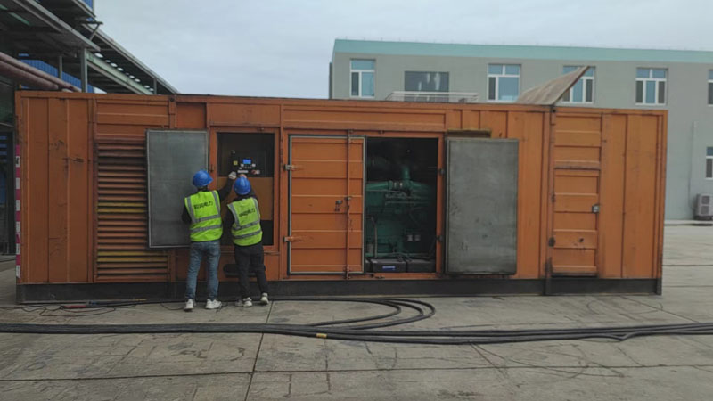 山南如何检查柴油发电机组的机油油位？